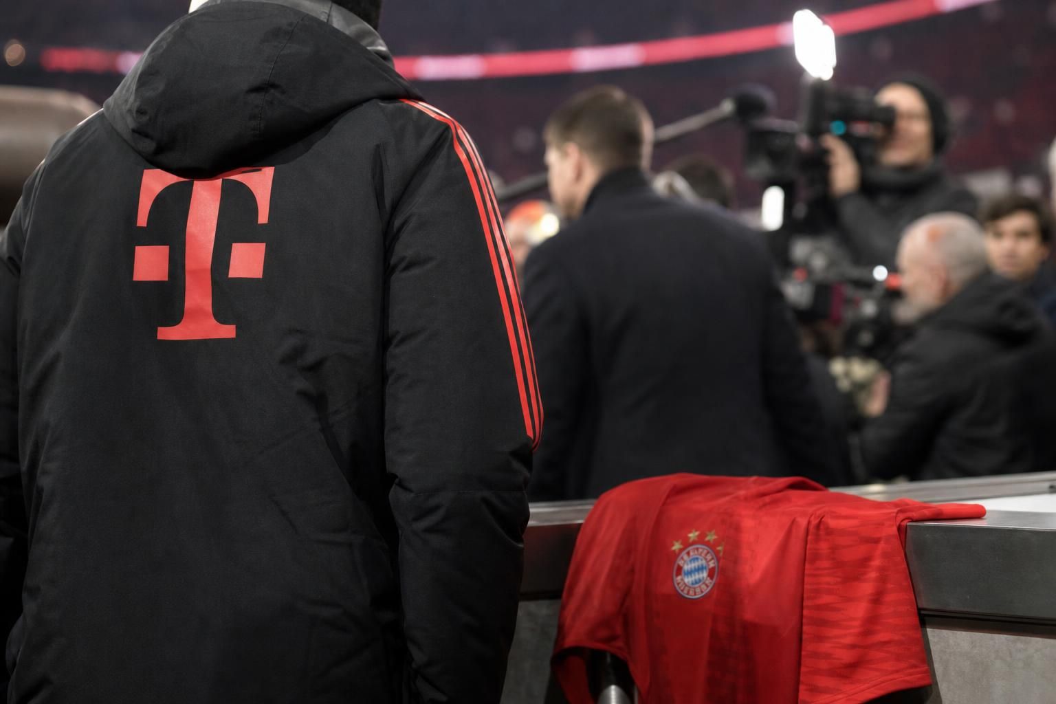 Transferdruk rond Michael Olise bij Bayern München met interesse van PSG en Real Madrid
