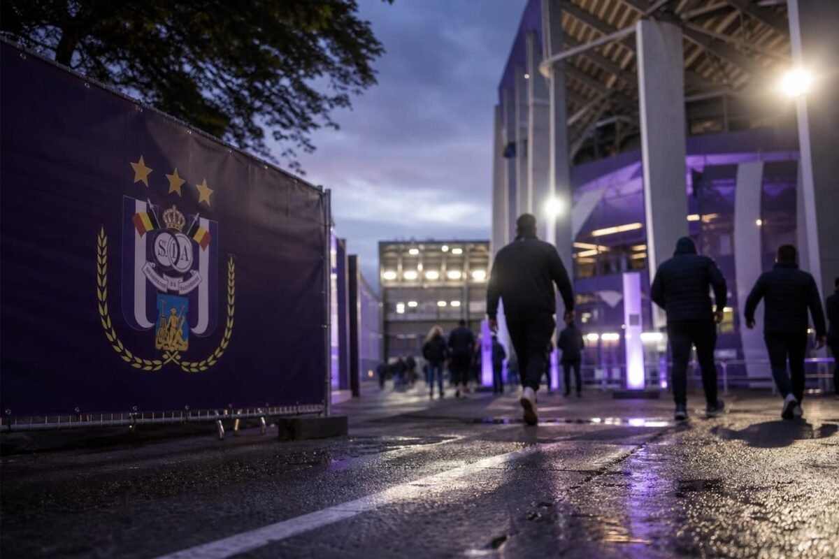 Transfercontext rond Anderlecht met focus op een zomerse zoektocht naar middenveldversterking