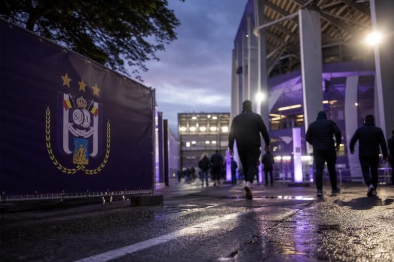 Transfercontext rond Anderlecht met focus op een zomerse zoektocht naar middenveldversterking