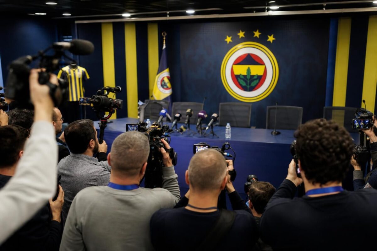 Perscontext rond de terugkeer van Dirk Kuijt als assistent-trainer bij Fenerbahçe
