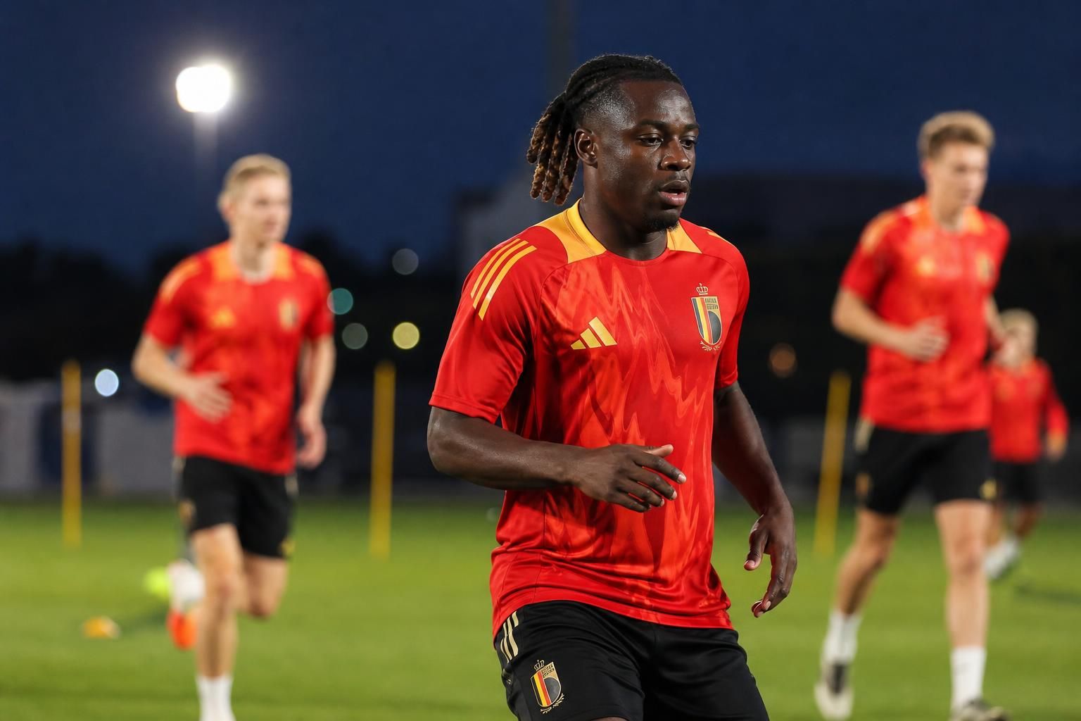 Jérémy Doku op training bij de Rode Duivels richting de WK-wedstrijd tegen Nieuw-Zeeland