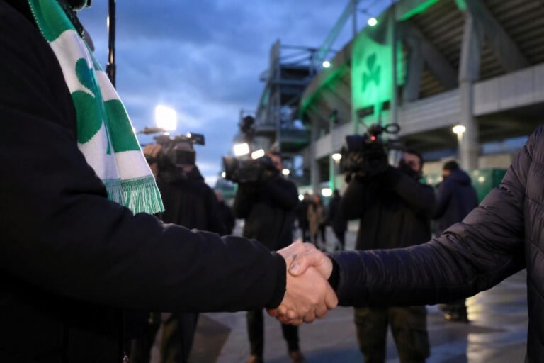 Transfercontext rond Stefan de Vrij en Panathinaikos in een Griekse stadionomgeving