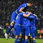 Bosnië en Herzegovina viert een belangrijk doelpunt tegen Qatar tijdens een spannende groepswedstrijd