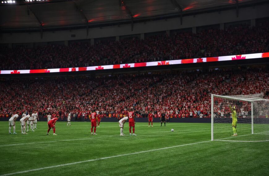 Spannende wedstrijdsfeer tussen Canada en Zwitserland in BC Place tijdens het WK 2026