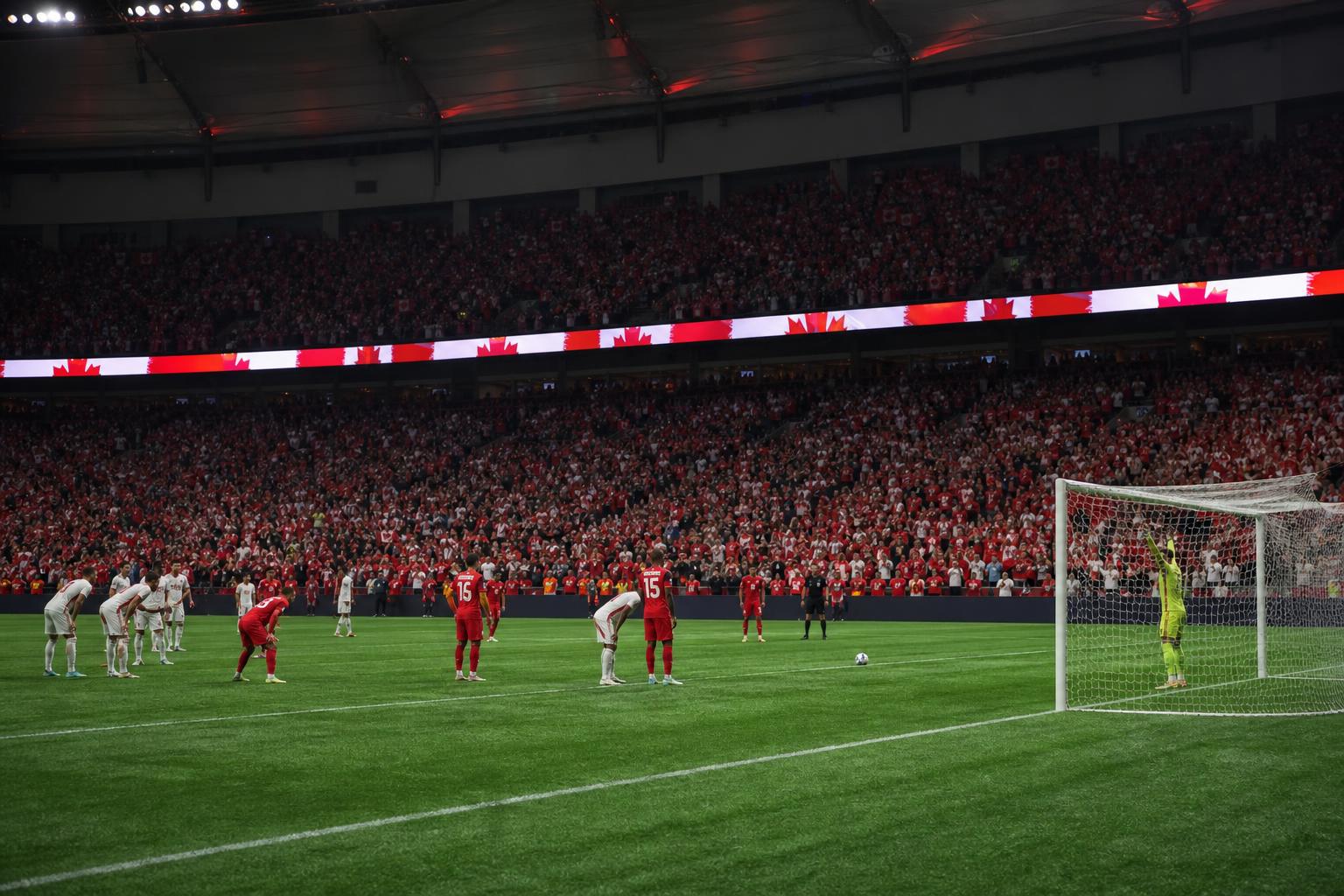 Spannende wedstrijdsfeer tussen Canada en Zwitserland in BC Place tijdens het WK 2026