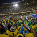 Zuid-Afrikaanse supporters vieren in het stadion tijdens het WK