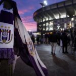 Transfercontext rond RSC Anderlecht met paars-witte stadionomgeving