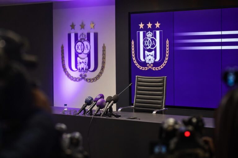 Pressfeer bij RSC Anderlecht rond de keuze voor Vitor Bruno