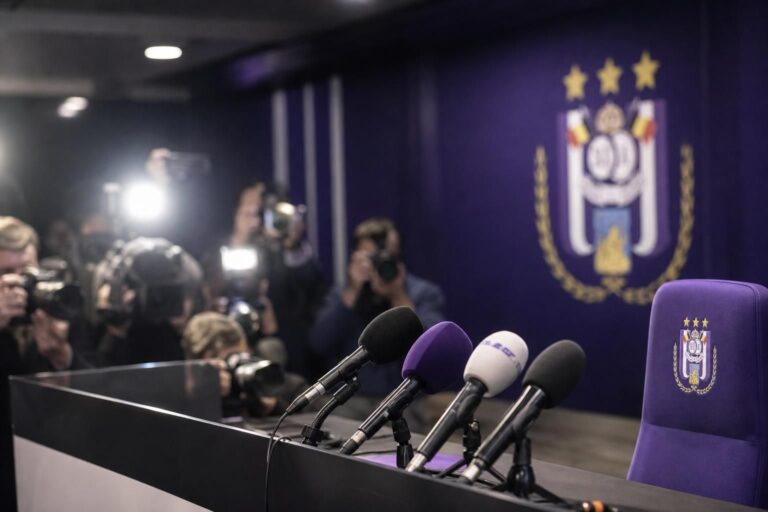 Persmoment bij Anderlecht in een gespannen maar hoopvolle sfeer