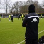 Trainingscontext bij Sporting Lokeren rond een testspeler zonder herkenbare gezichten