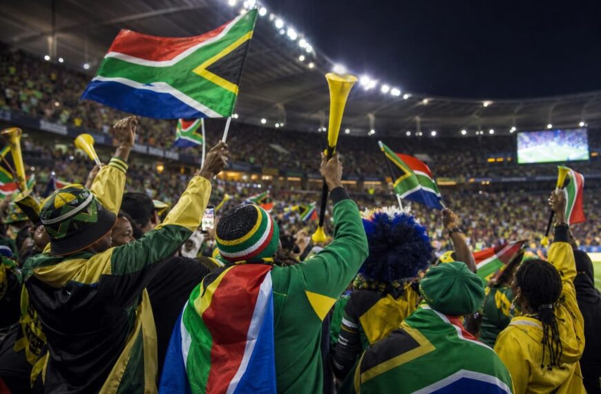 Zuid-Afrikaanse supporters vieren de WK-kwalificatie in een stadion