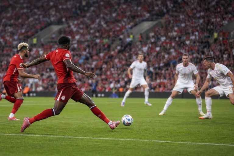 Canadese aanval in WK-sfeer zonder herkenbare gezichten, passend bij de assist van Nathan Saliba.