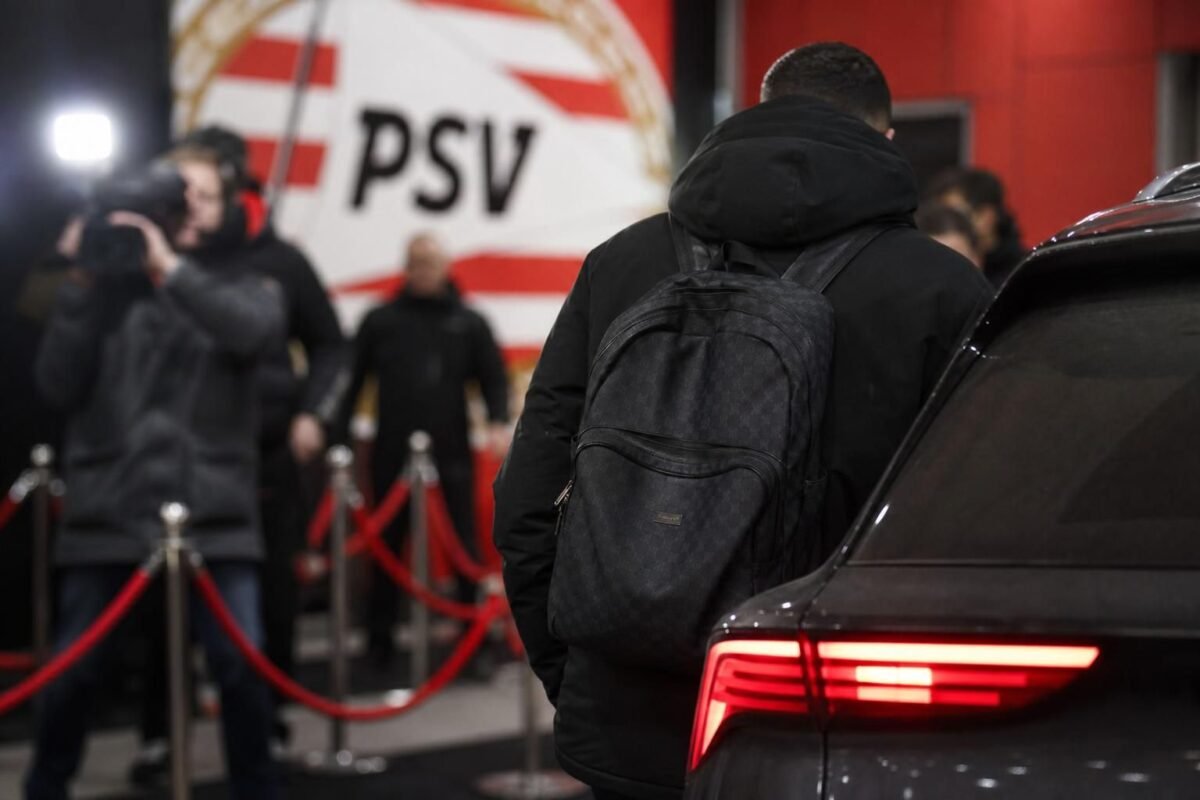 Sfeerbeeld van een transfercontext rond PSV na de huurperiode van Isaac Babadi bij Antwerp