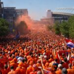 Oranje-supporters trekken massaal door Kansas City richting het stadion op het WK 2026