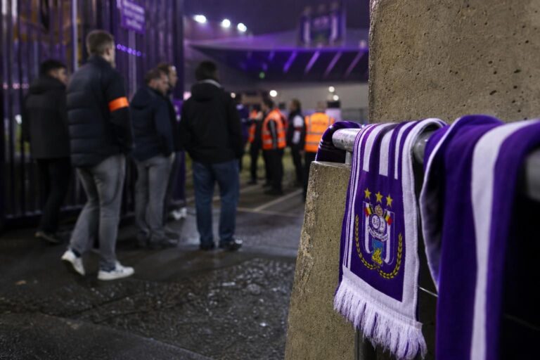 Sfeerbeeld rond een mogelijke transfer van Moussa Ndiaye tussen Anderlecht en Schalke 04