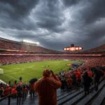 Dreigend onweer boven een open voetbalstadion in Kansas City voor Nederland-Tunesië