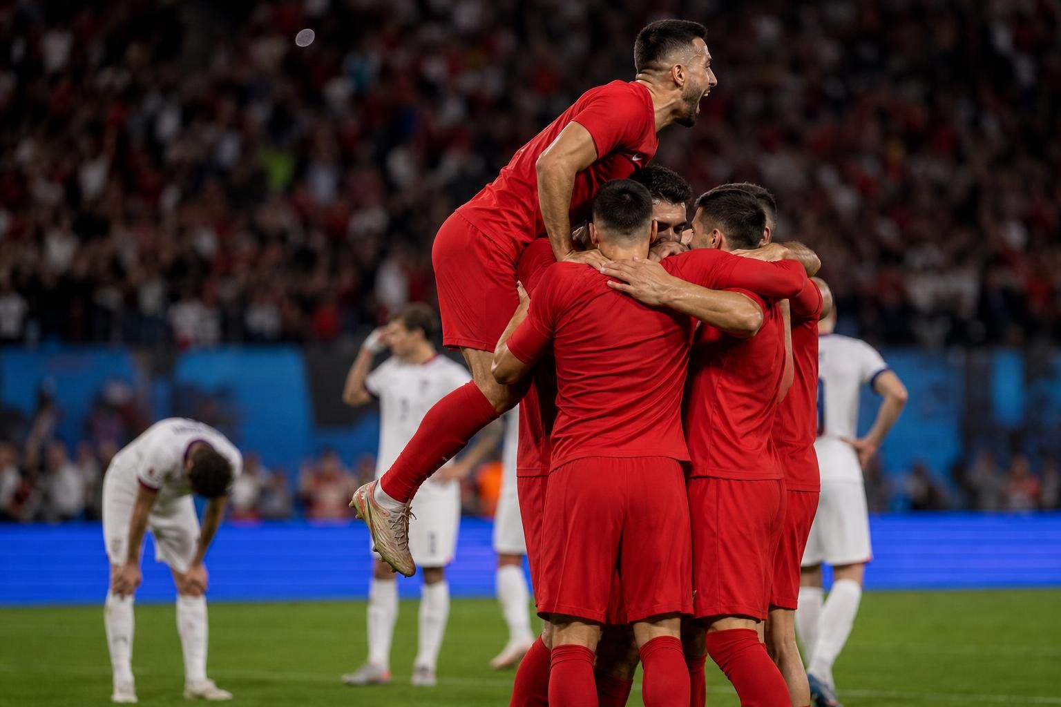 Turkse spelers vieren een late WK-treffer tegen de Verenigde Staten zonder herkenbare gezichten