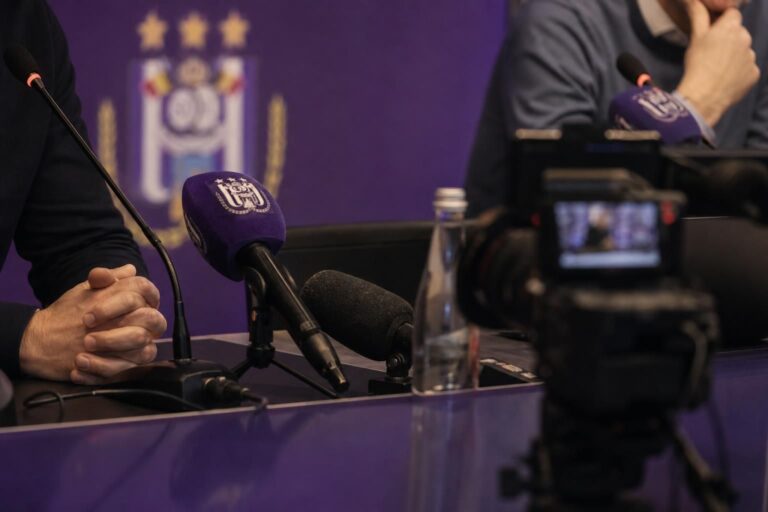 Persmoment bij RSC Anderlecht rond de gevoelige dossiers van Nathan De Cat en Romelu Lukaku