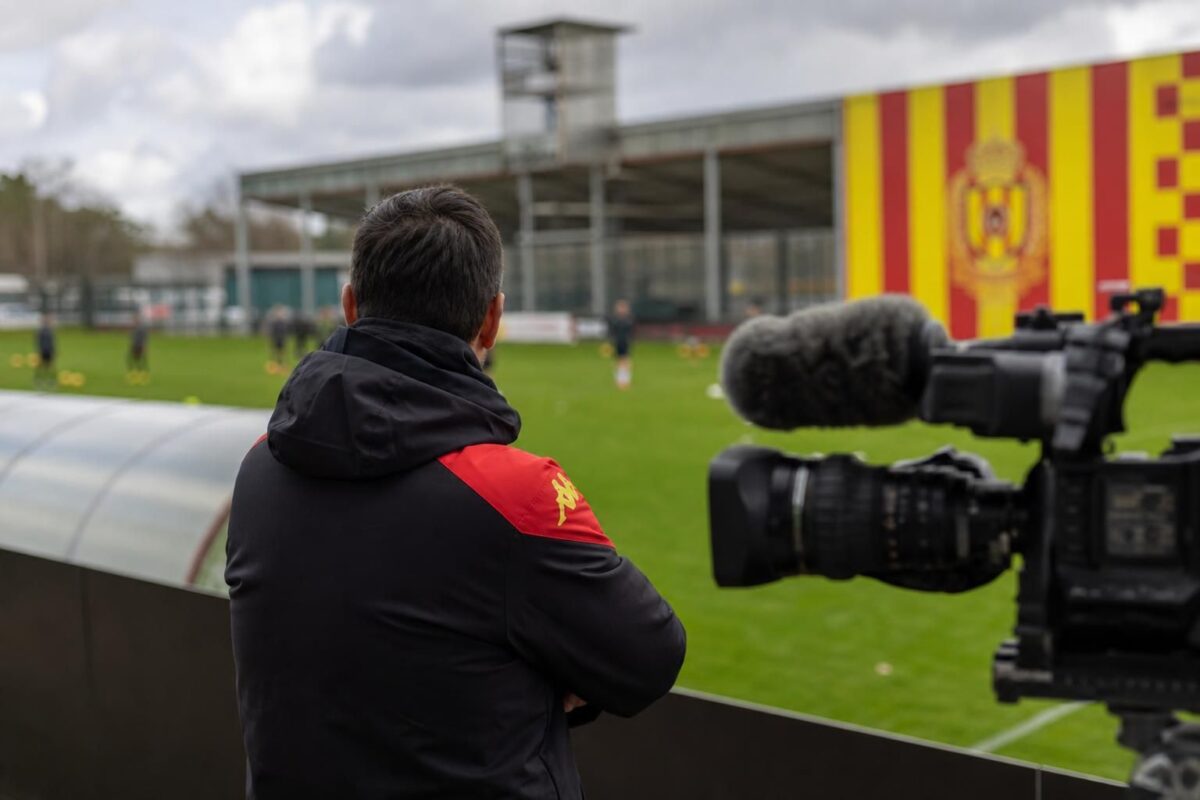 Sfeervolle KV Mechelen-context Achter de Kazerne bij de terugkeer van Jugoslav Lazic