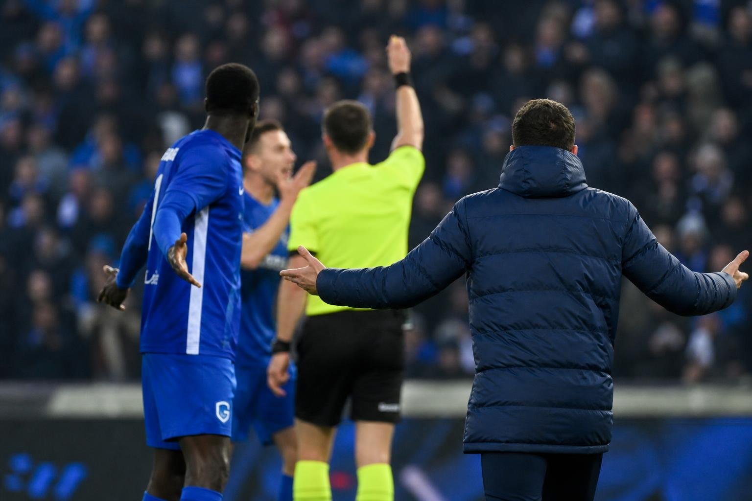 Discussie na een beslissende fase tussen KRC Genk en KAA Gent