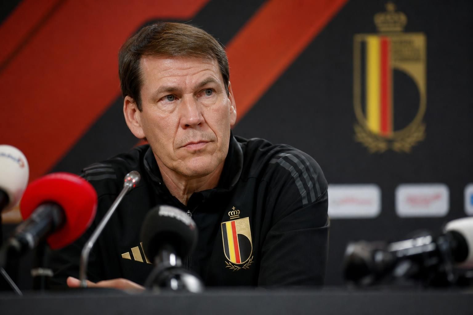 Rudi Garcia tijdens een persmoment bij de Rode Duivels in aanloop naar Nieuw-Zeeland