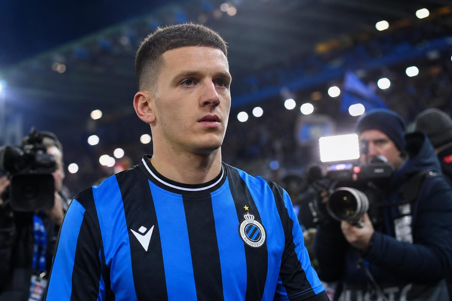 Christos Tzolis in de sfeer van Club Brugge terwijl transferinteresse rond Arsenal speelt