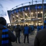 Gespannen stadionomgeving rond Club Brugge terwijl het stadiondossier op een beslissing wacht.