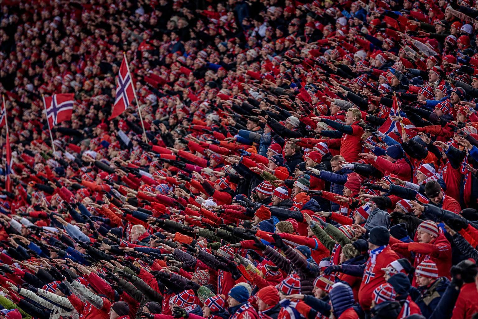 Noorse supporters creëren WK-sfeer op de tribune met een roei-ritueel