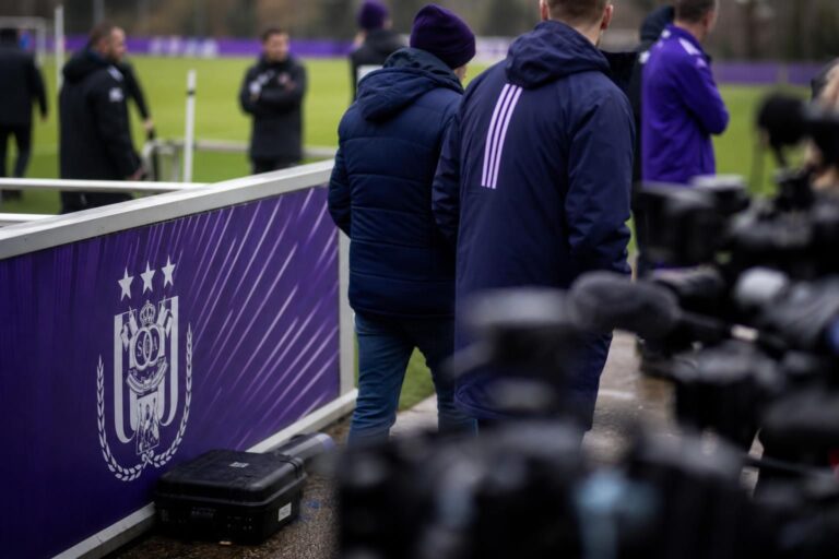 Gespannen sfeer rond de sportieve werking van RSC Anderlecht na een interne personeelsingreep