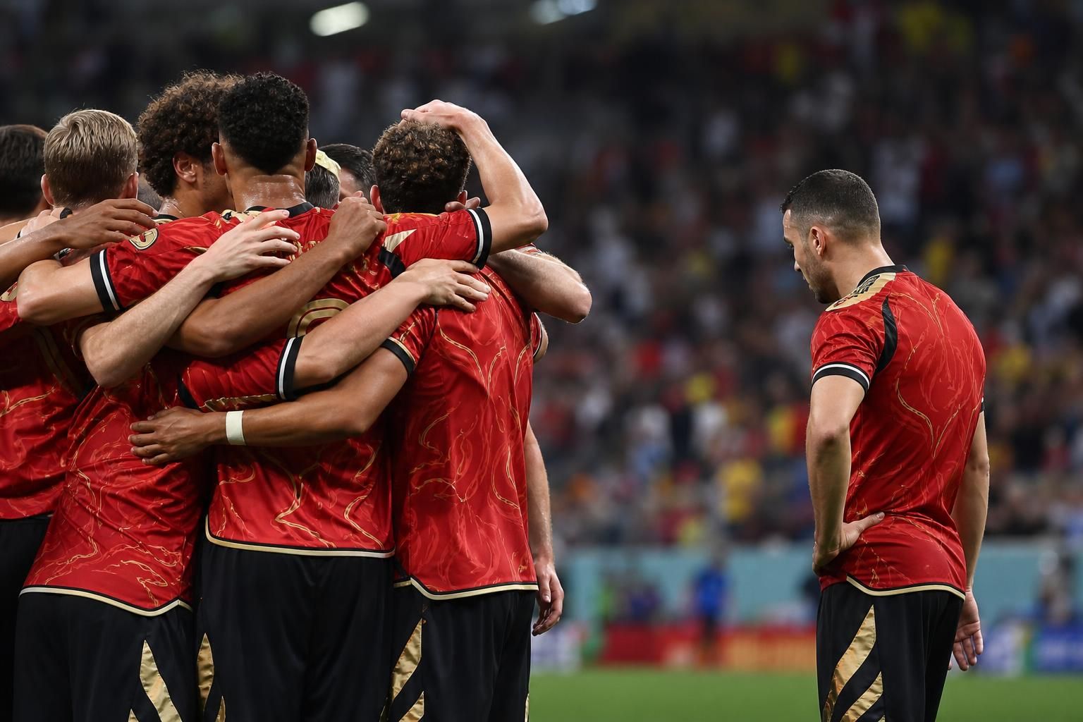 Rode Duivels vieren een WK-zege in een stadion zonder herkenbare gezichten