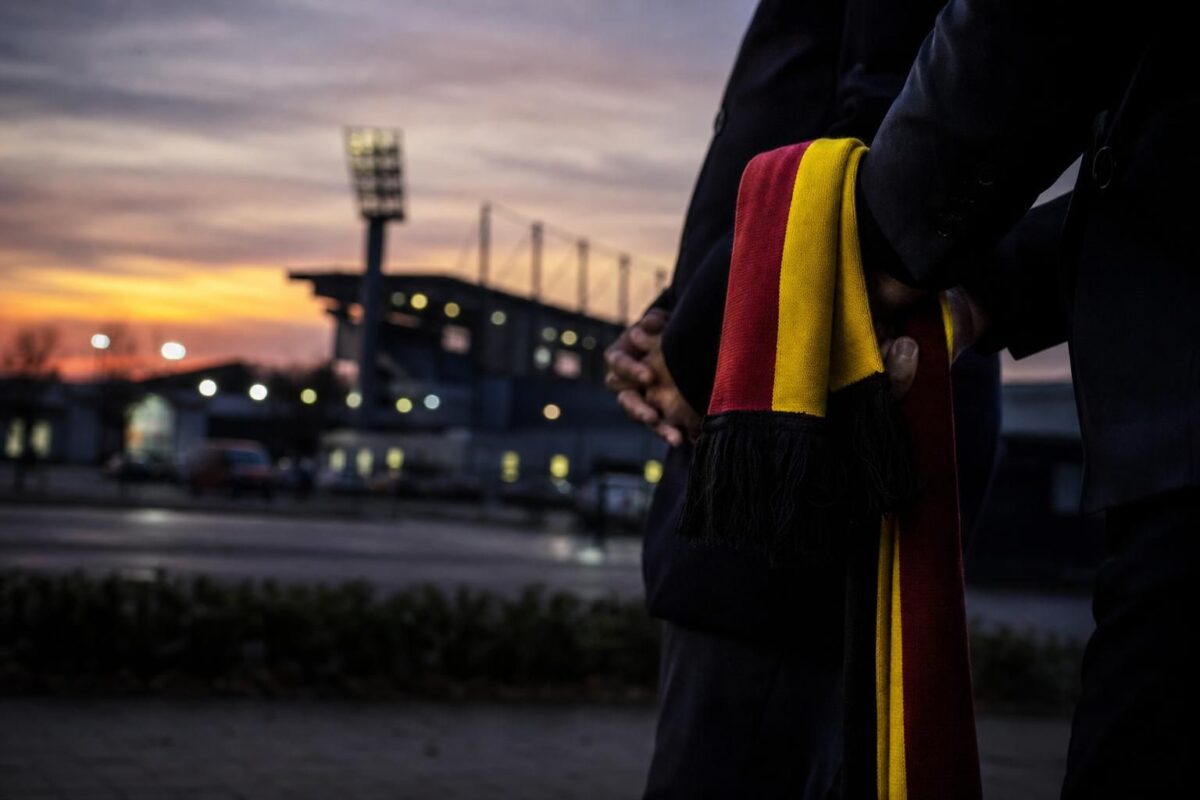 Transfercontext rond Simion Michez en een mogelijke terugkeer naar de Jupiler Pro League
