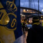 Transfercontext rond Union met gespannen stadionomgeving zonder herkenbare gezichten
