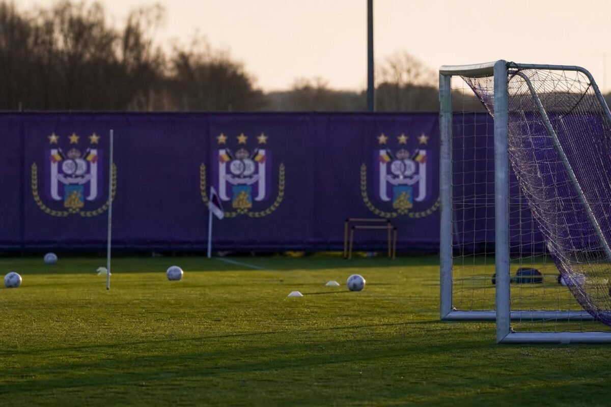 Trainingssfeer bij Anderlecht met een gespannen WK-context rond César Huerta