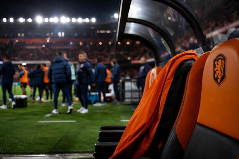 Somber Oranje-moment in een WK-stadion zonder herkenbare gezichten