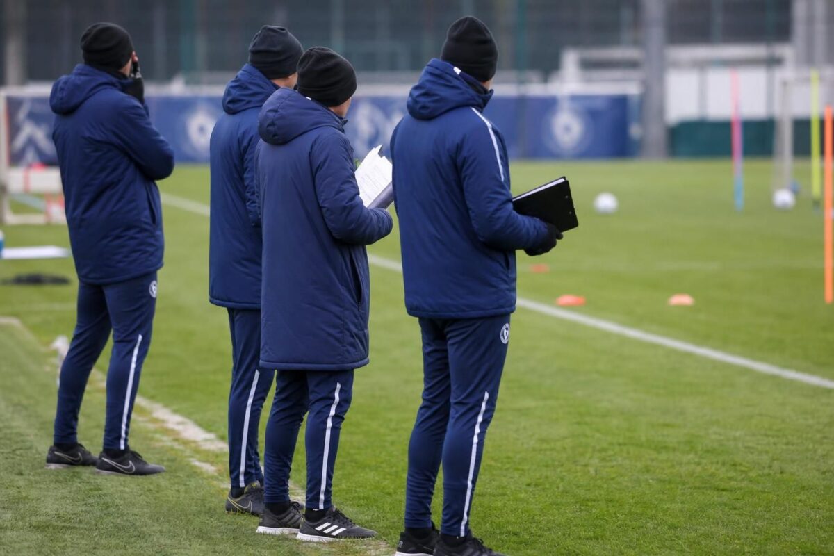 Trainingscontext bij KAA Gent rond de technische staf van Rik De Mil