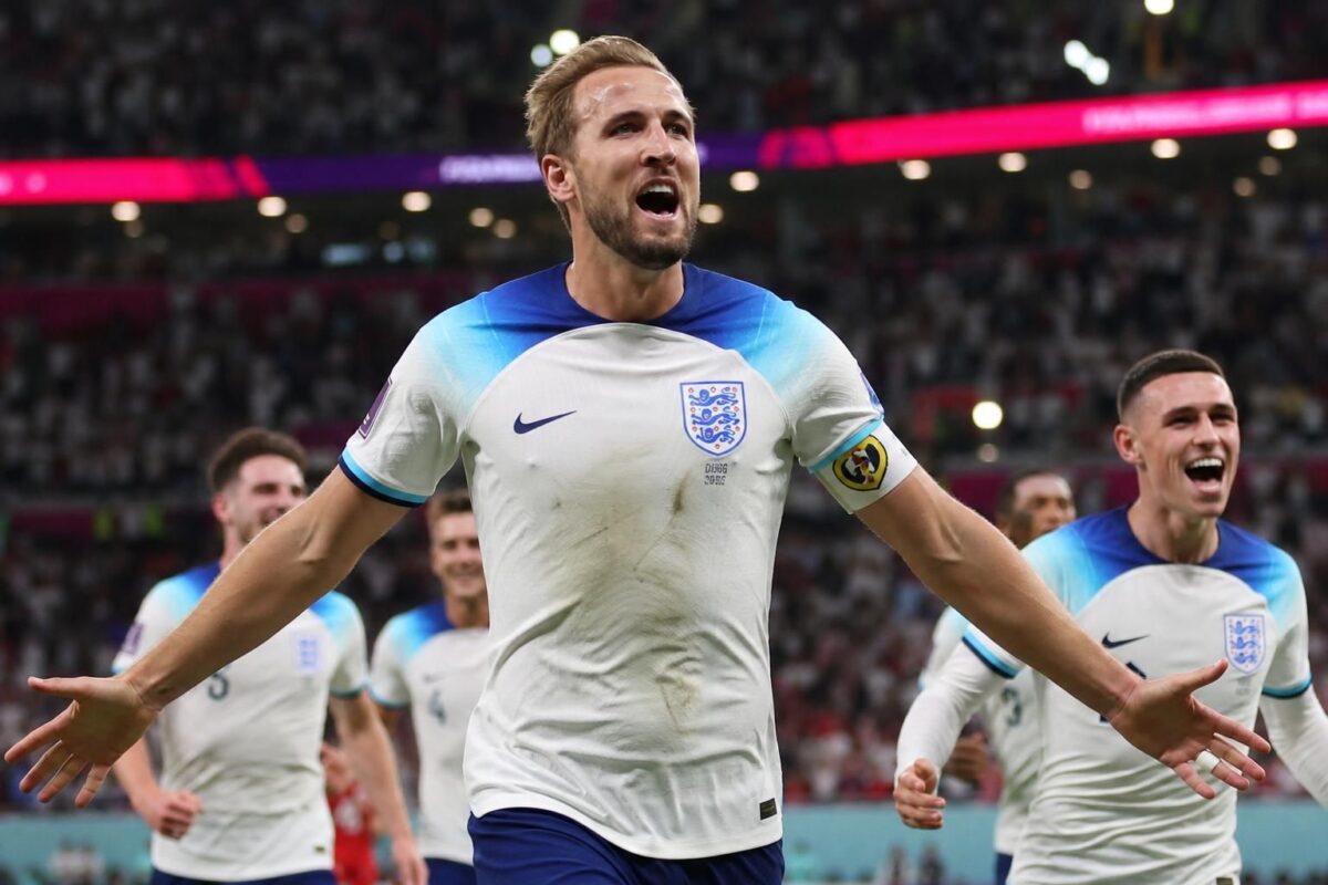 Harry Kane viert een doelpunt voor Engeland op het WK.