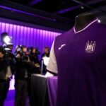 Paars-witte shirtsfeer rond Anderlecht zonder herkenbare gezichten