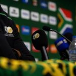 Hugo Broos als bondscoach van Zuid-Afrika tijdens het WK 2026
