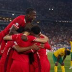 Canadese spelers vieren een late WK-zege tegen Zuid-Afrika in een stadion in Los Angeles
