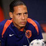 Virgil van Dijk tijdens een persmoment van het Nederlands elftal
