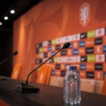Persmoment van het Nederlands elftal in aanloop naar de WK-wedstrijd tegen Marokko