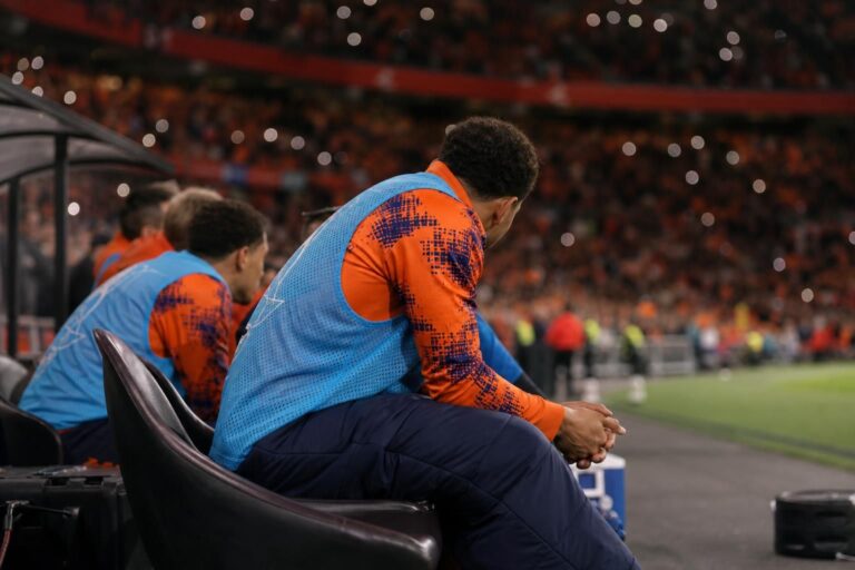 Gespannen sfeer rond het Nederlands elftal na een oefeninterland richting het WK
