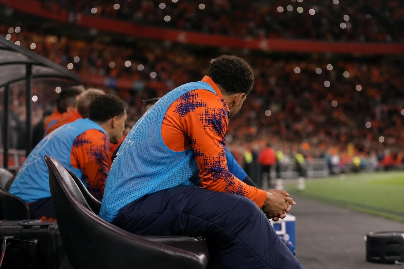 Gespannen sfeer rond het Nederlands elftal na een oefeninterland richting het WK