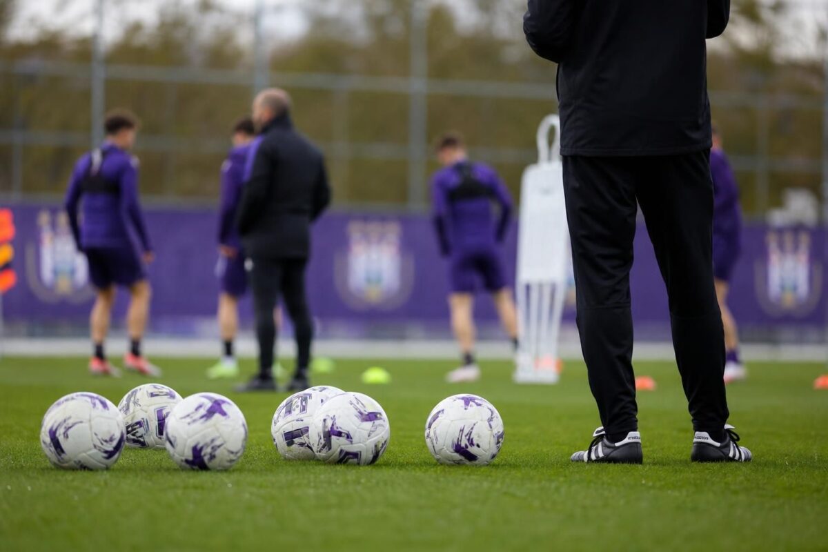 Trainingssfeer bij RSC Anderlecht zonder herkenbare gezichten na wijzigingen in de technische staf