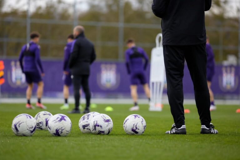 Trainingssfeer bij RSC Anderlecht zonder herkenbare gezichten na wijzigingen in de technische staf