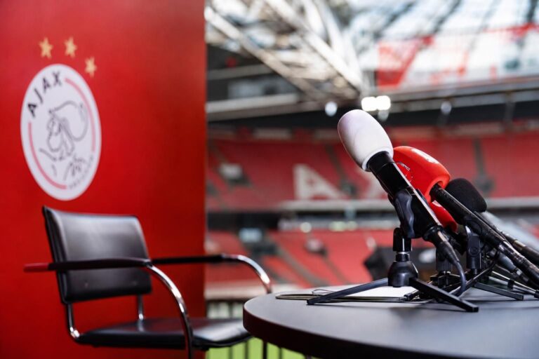 Perscontext bij Ajax na het vertrek van Marijn Beuker