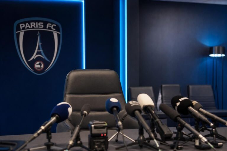 Perscontext rond een mogelijke trainerswissel bij Paris FC zonder herkenbare gezichten