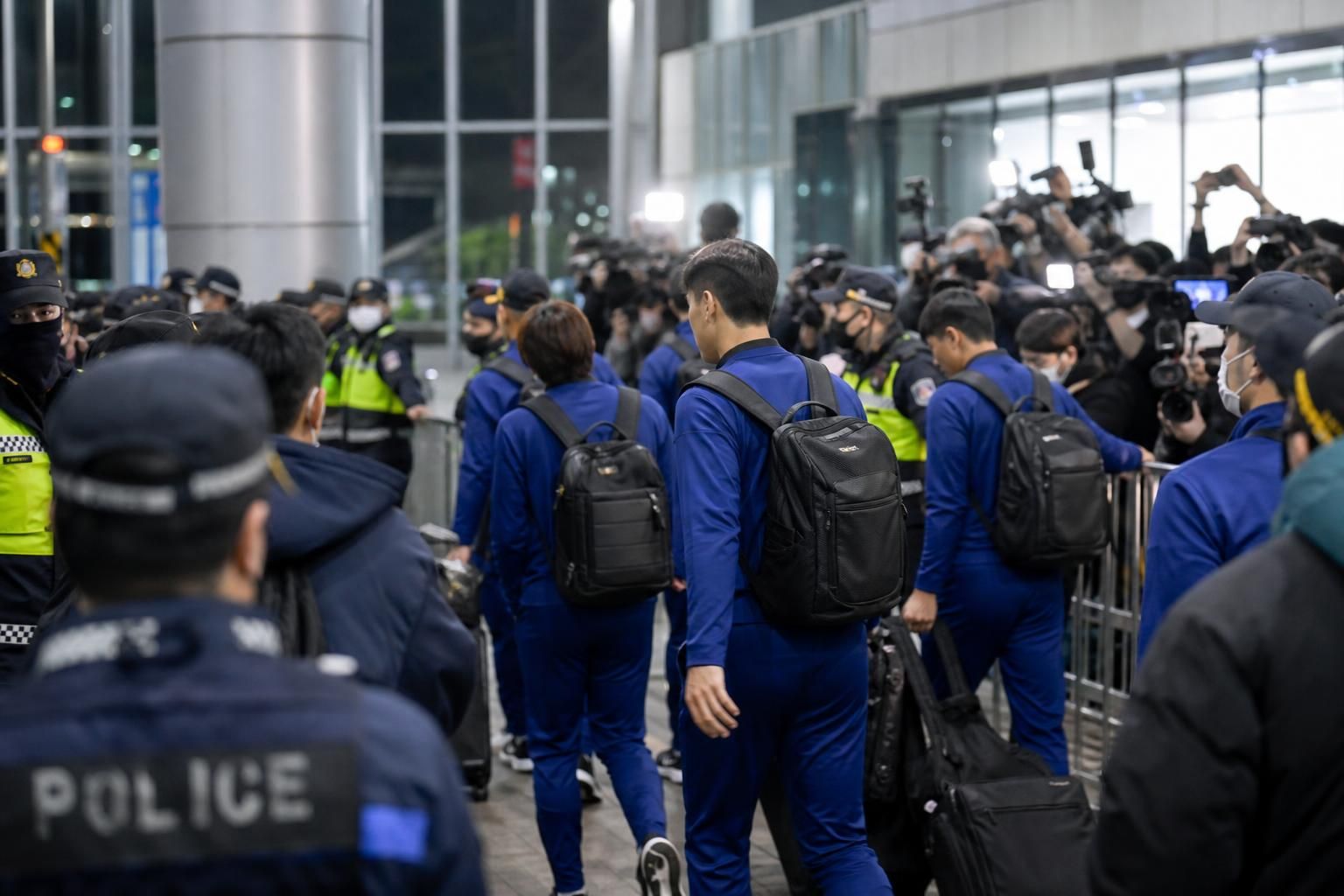 Extra beveiliging bij een gespannen terugkeer van de Zuid-Koreaanse voetbalploeg
