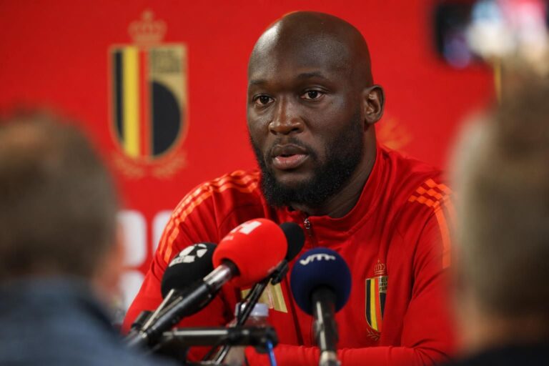 Romelu Lukaku tijdens een persmoment bij de Rode Duivels.