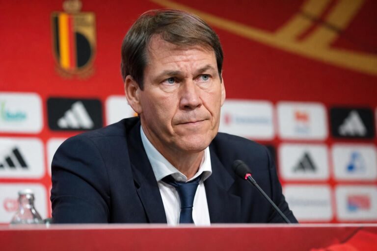 Rudi Garcia tijdens een gespannen persmoment bij de Rode Duivels
